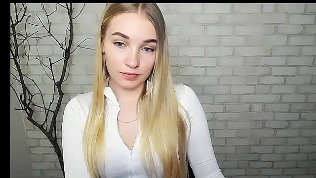 Queen ofLove online show from 02.04.25