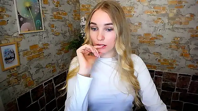 Queen ofLove online show from 02.18.25