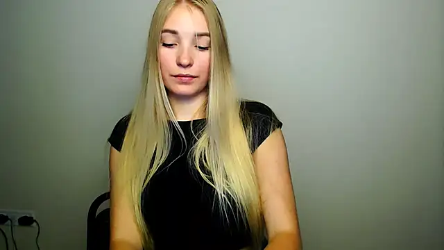 Queen ofLove online show from 10.13.25