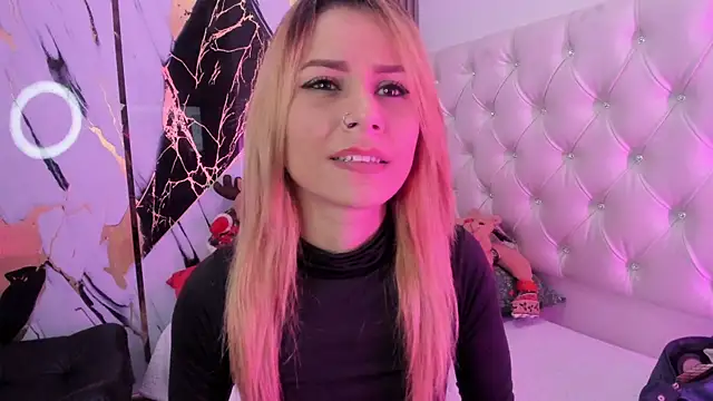 Snapshot of sophiee_evanss_ chatting on 12.21.24 sophiee evanss online show from 12.21.24