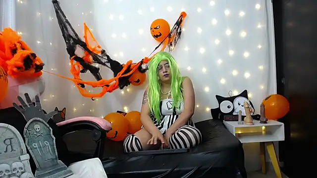 Niuk mei online show from 10.28.25