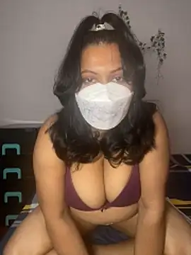 Snapshot of Riyaki-sama chatting on 12.01.25 Riyaki-sama online show from 12.01.25