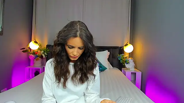 CarlaWhite online show from 10.02.25