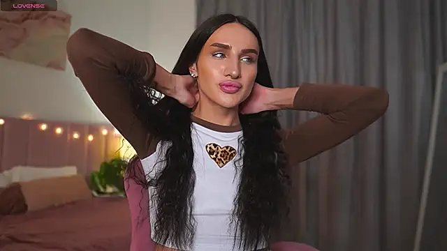 Kim Oberlin  online show from 02.25.25