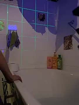 Snapshot of Gilgamesch1704 chatting on 12.28.24 Gilgamesch1704 online show from 12.28.24