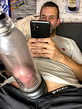 Snapshot of Gilgamesch1704 chatting on 09.18.25 Gilgamesch1704 online show from 09.18.25