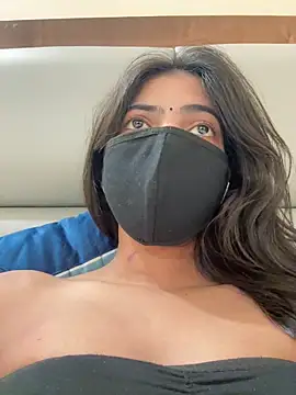 Lunaxx001 online show from 04.01.26