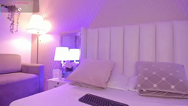 SophiaSmiiths  online show from 02.23.26