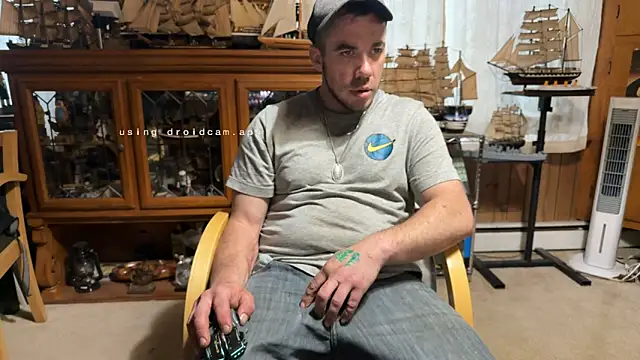 Snapshot of ScubaStevex chatting on 04.29.26 ScubaStevex online show from 04.29.26
