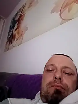 Snapshot of ich411983 chatting on 09.23.25 ich411983 online show from 09.23.25