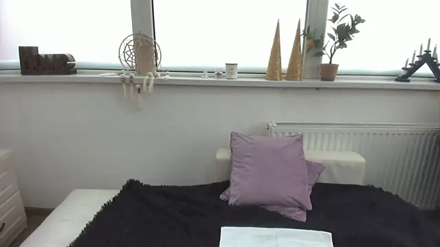 Arya Shinex online show from 02.17.25