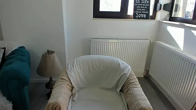 Arya Shinex online show from 11.03.25