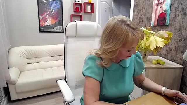 Milla Cutie18 online show from 09.26.25