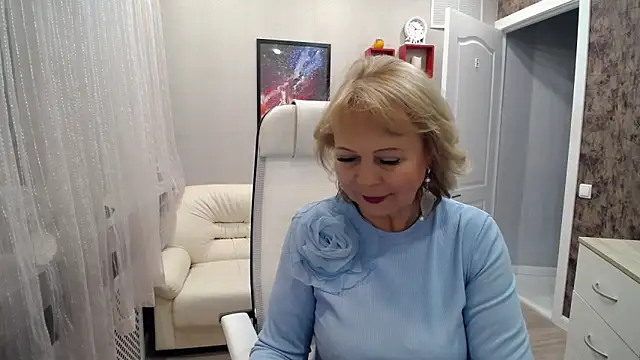 Milla Cutie18 online show from 12.20.25