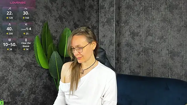 Snapshot of Lillian_White chatting on 05.24.26 Lillian White online show from 05.24.26