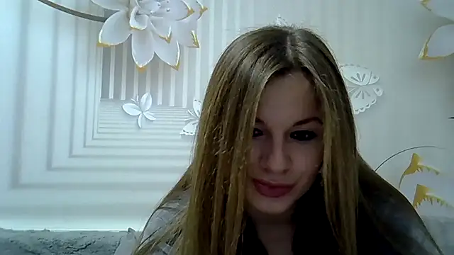 Snapshot of TinaFun4u chatting on 12.13.24 TinaFun4u online show from 12.13.24