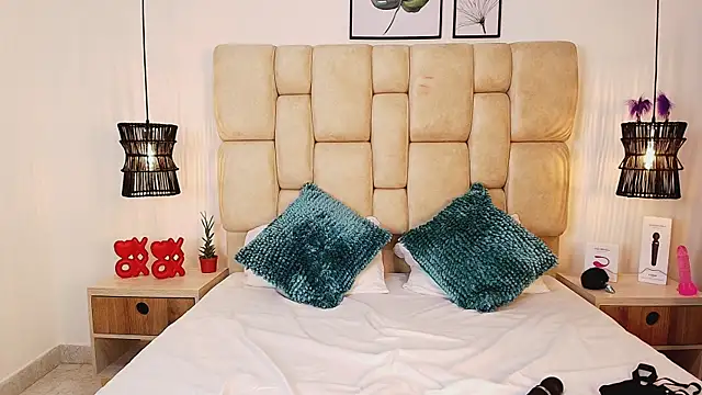 AdharaSmithh online show from 03.20.25