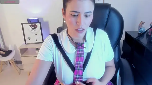 RuthEvans  online show from 01.25.25