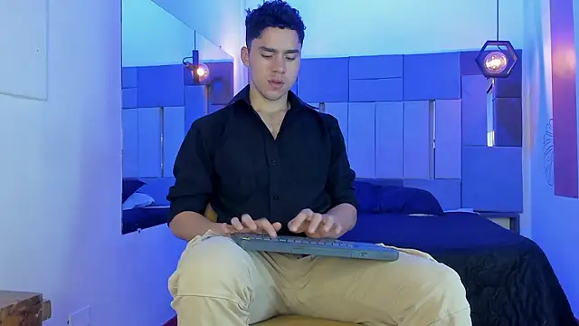 Snapshot of LiamNovak chatting on 02.01.26 LiamNovak online show from 02.01.26