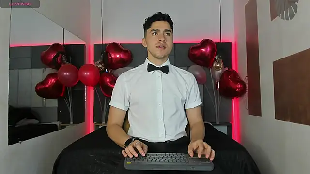 Snapshot of LiamNovak chatting on 02.14.26 LiamNovak online show from 02.14.26