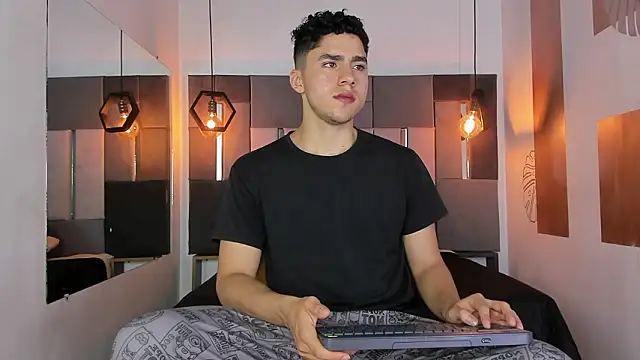 Snapshot of LiamNovak chatting on 02.15.26 LiamNovak online show from 02.15.26