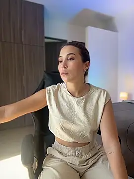 SophieRaily  online show from 11.05.25