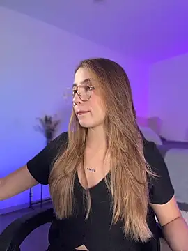 SophieRaily  online show from 03.12.26