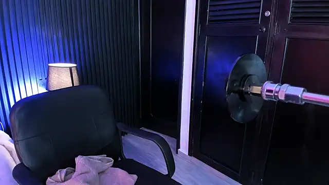 MiiaaMoonroee online show from 04.14.26