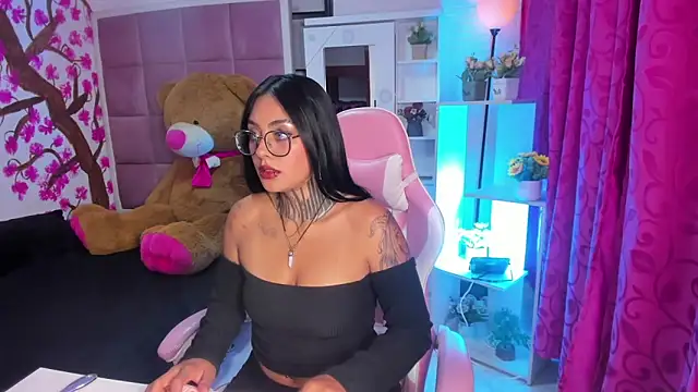 Snapshot of Lovely_celeste chatting on 05.20.26 Lovely celeste online show from 05.20.26