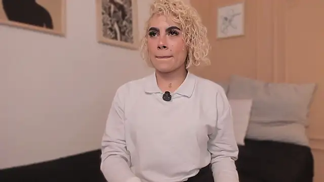 Snapshot of marian_pinzon chatting on 02.17.26 marian pinzon online show from 02.17.26