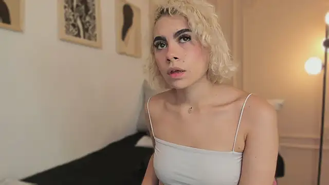 Snapshot of marian_pinzon chatting on 02.23.26 marian pinzon online show from 02.23.26