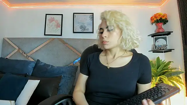 Snapshot of marian_pinzon chatting on 05.01.26 marian pinzon online show from 05.01.26