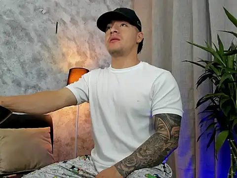 boyc022  online show from 09.18.25