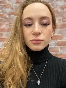 Snapshot of _AngelMoon_ chatting on 10.17.25  AngelMoon  online show from 10.17.25