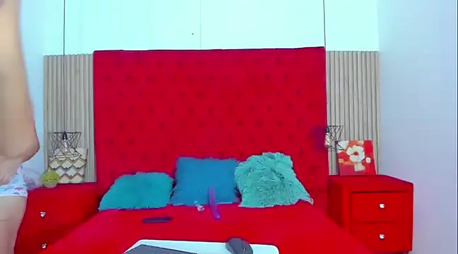 Snapshot of AmeliaANDEmily chatting on 12.13.24 AmeliaANDEmily online show from 12.13.24