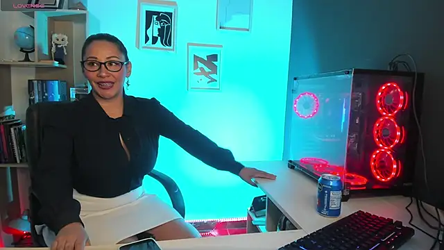 Sue Wolls online show from 01.14.25