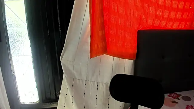 Snapshot of angela_nix chatting on 10.28.25 angela nix online show from 10.28.25