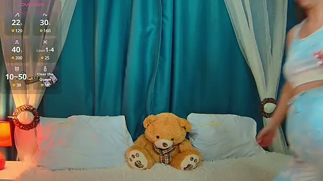 Snapshot of AliceBYKiss chatting on 03.06.25 AliceBYKiss online show from 03.06.25