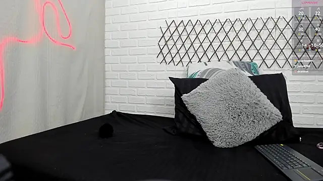 Snapshot of Julieta_333 chatting on 02.02.25 Julieta 333 online show from 02.02.25