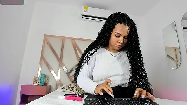 Carolina Evanss online show from 03.21.25