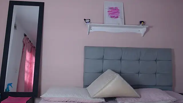 Snapshot of dholcee chatting on 11.24.25 dholcee online show from 11.24.25