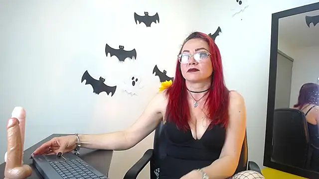 Lupiita223 online show from 10.31.25