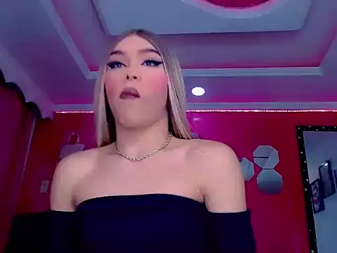 Snapshot of TiffanyMackensyy chatting on 10.28.25 TiffanyMackensyy online show from 10.28.25