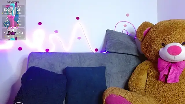 Snapshot of sophia_cute1_1 chatting on 09.20.25 sophia cute1 1 online show from 09.20.25