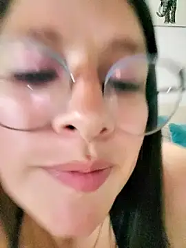 Neve Collins online show from 02.04.25