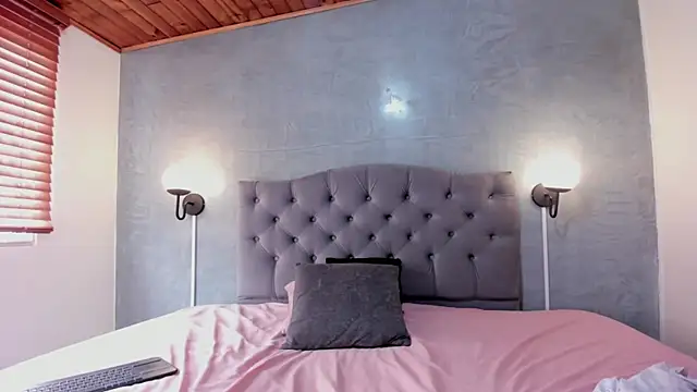 MeridaLane online show from 02.15.25