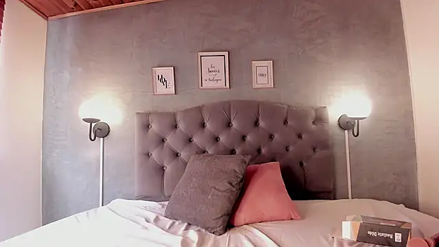 MeridaLane online show from 02.18.25