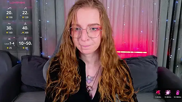 Snapshot of VioletShine chatting on 02.01.26 VioletShine online show from 02.01.26