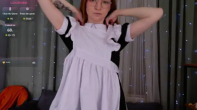 Snapshot of VioletShine chatting on 02.19.26 VioletShine online show from 02.19.26