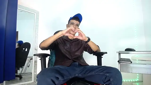 Snapshot of Favel_Gomez7 chatting on 12.20.24 Favel Gomez7 online show from 12.20.24